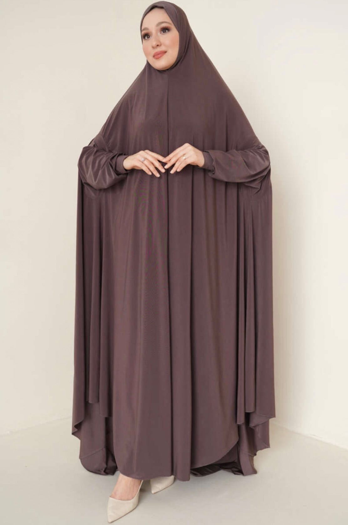Deen Souvenir Abaya Premium Jersey in Braun Abaya Premium Jersey in Braun - Ein Must-Have für modebewusste Frauen