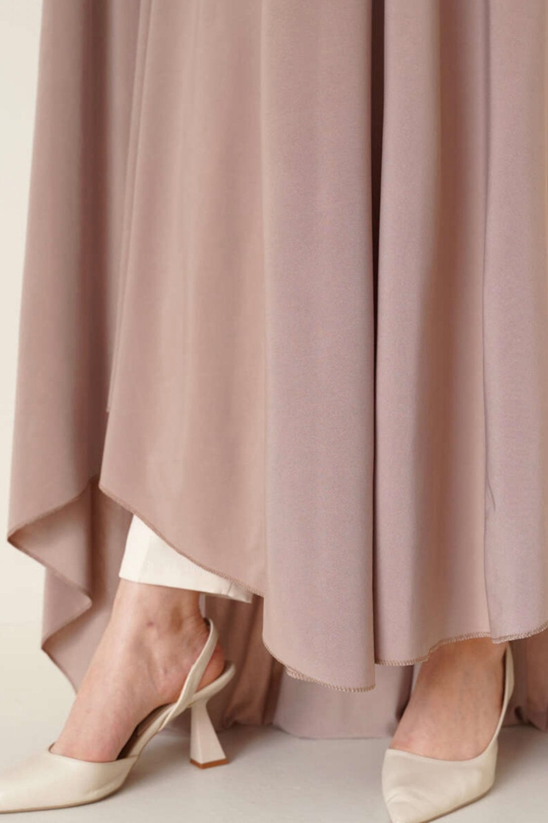 Deen Souvenir Abaya Premium Jersey in Taupe Abaya Premium in Taupe - Ein Must-Have für modebewusste Frauen