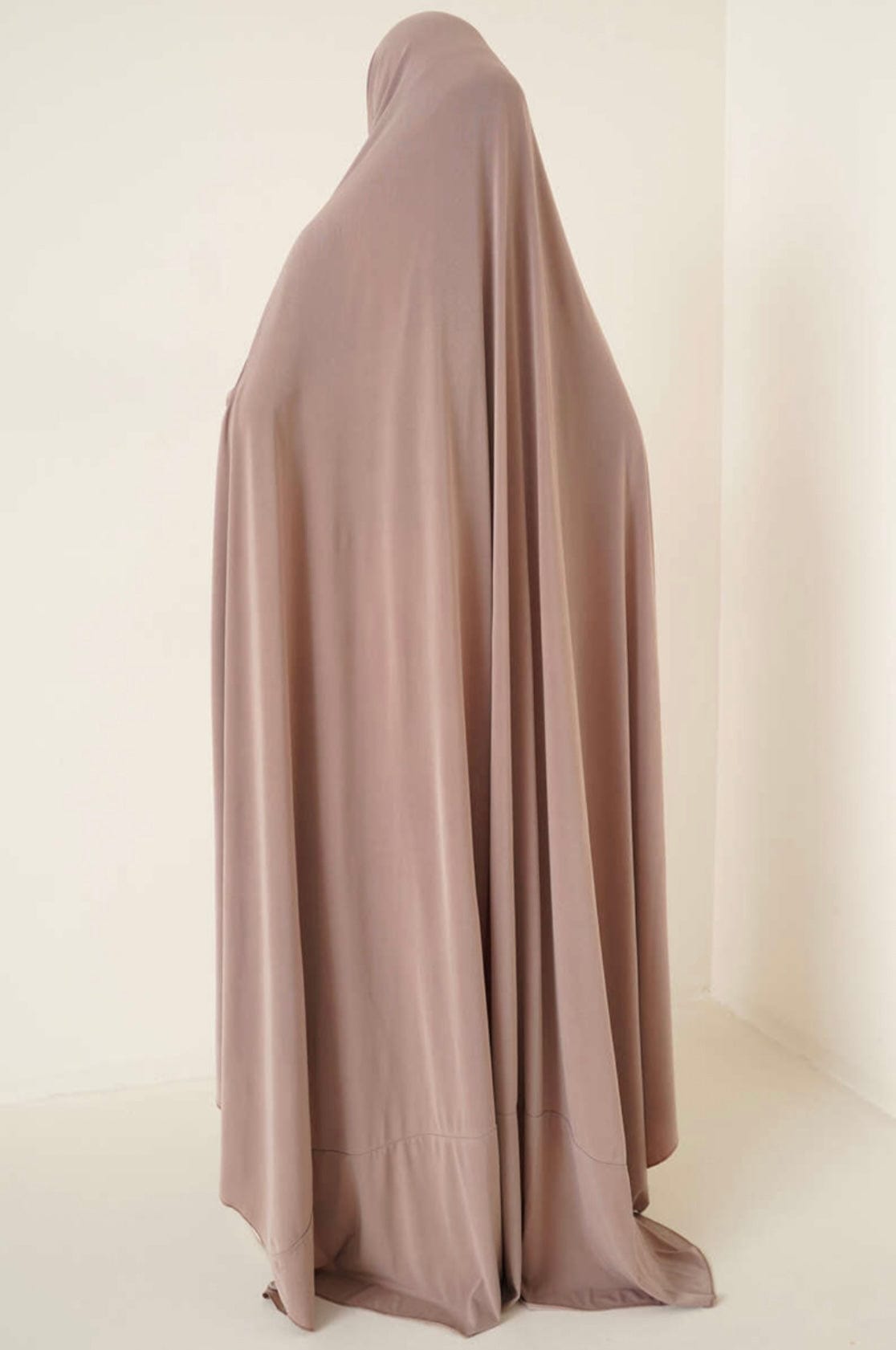 Deen Souvenir Abaya Premium Jersey in Taupe Abaya Premium in Taupe - Ein Must-Have für modebewusste Frauen