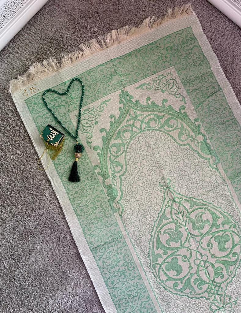 Deen Souvenir Geschenkset Geschenkset M in Grün: Gebetsteppich, Mini Koran & Tesbih