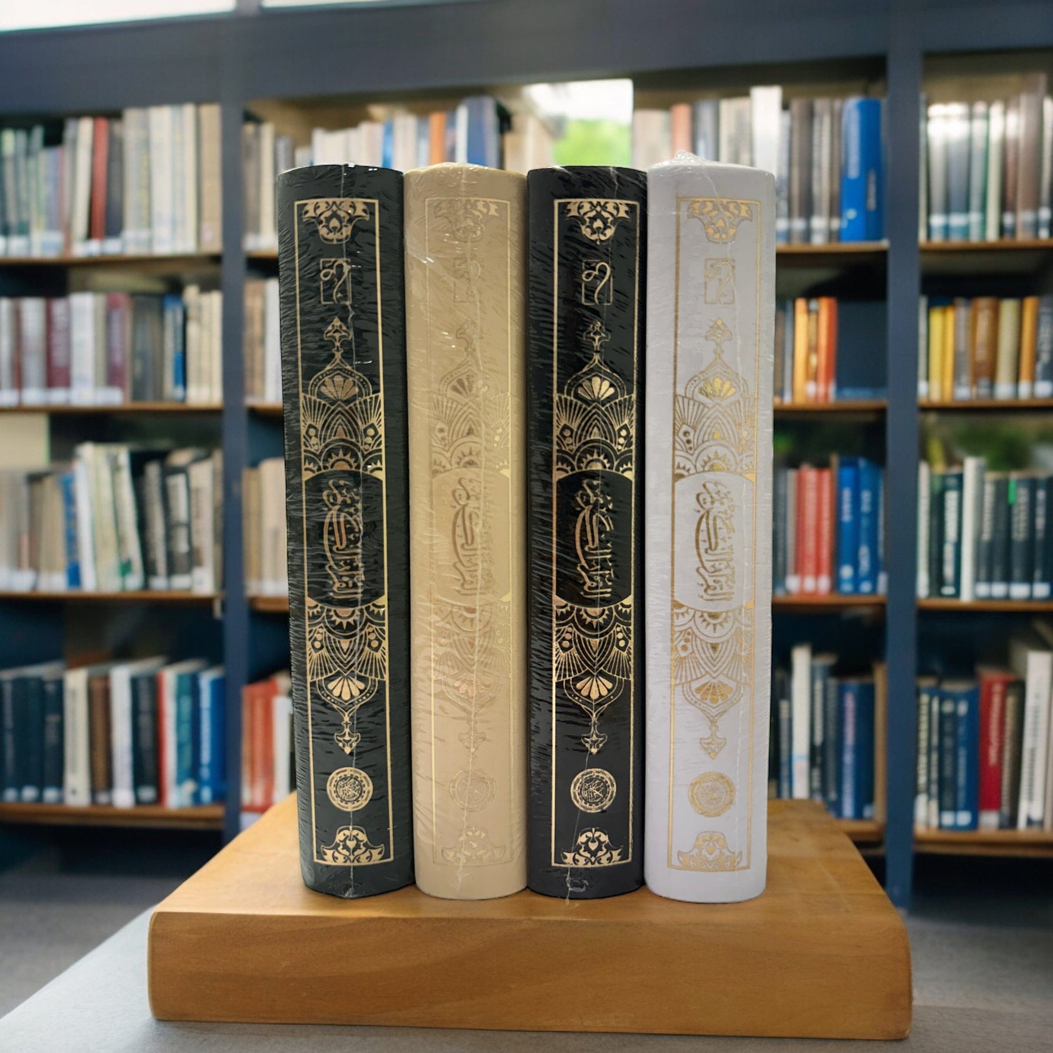 DeenSouvenir Weißer Koran: Hafs-Edition in Wildleder mit subtilen Goldakzenten